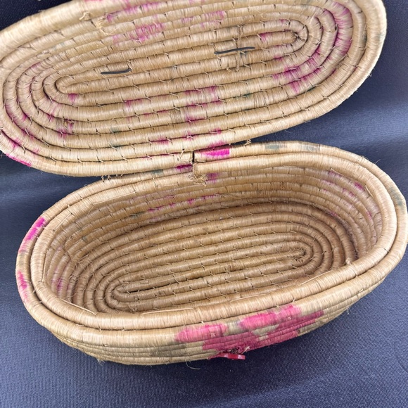 Vintage Handwoven Coiled Spiral Basket With Lid & Handle Floral Pattern - Picture 8 of 11